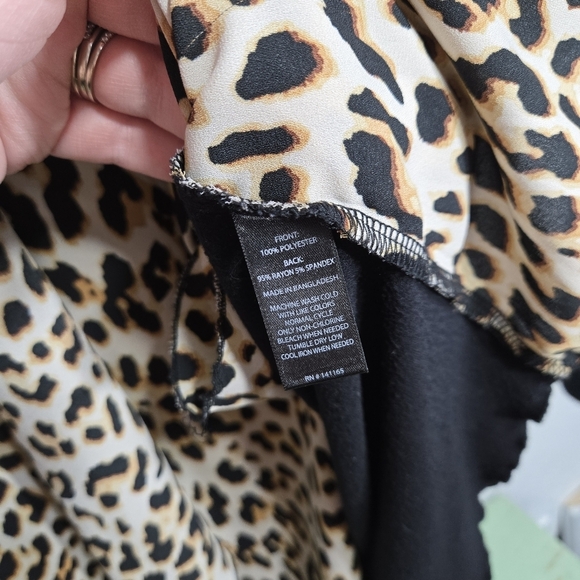Harve Benard Medium Leopard Print Long Sleeve Asymmetrical Blouse - Picture 6 of 6
